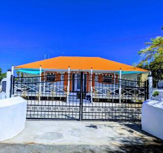 Newly Renovated House PotcakeVilla - Grand Turk - 8