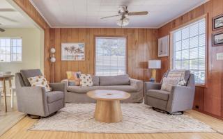 Ron-Dezvous By The Sea - 4