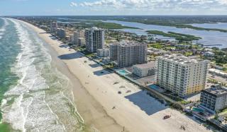 A Wave From it All Oceanfront Pool Condo - Daytona Beach - 8