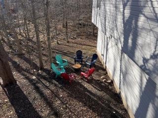 Explore Poconos with Fire pit, Games, Grill - 7