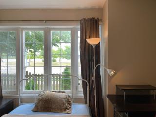 Rooms near Train Station - Burlington - 7