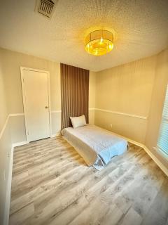 Charming 3-bedroom house in delightful Lewisville with AC, WiFi - Lewisville - 4