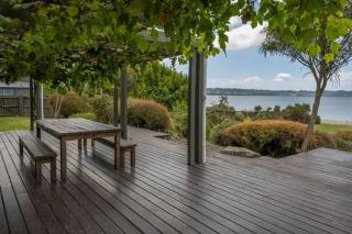 Lounge to Lake Rotorua - 8
