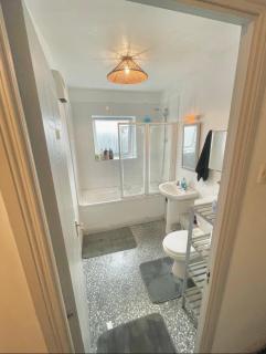 Double Room in a Cozy Apartment , Custom House Harbour Apartments - 1