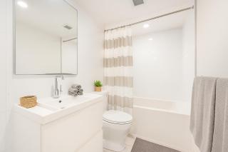 Central Vancouver 2BR Steps to Everything! - Vancouver - 1
