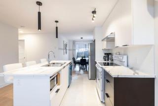 Longueuil New Stylish 3-BDR free parking close to Dix 30&DT - Longueuil - 3