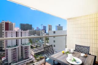 Newly Renovated Studio with Pool & Steps to Waikiki Beach - 4