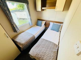 3 Bedroom Caravan BB14, Thorness Bay, Isle of Wight, Dog Friendly - Porchfield - 3
