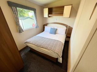 3 Bedroom Caravan BB14, Thorness Bay, Isle of Wight, Dog Friendly - Porchfield - 6