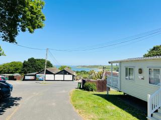 3 Bedroom Caravan BB14, Thorness Bay, Isle of Wight, Dog Friendly - Porchfield - 4