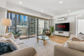 Melbourne City Luxe 3BR - Near MCG & Arts Precinct - Pool, Gym & Free Parking - 8
