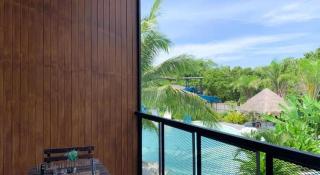 Warehouse18 Pool Cafe Resort - Suratthani - 4