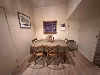 Downtown Wanaka, private house with huge backyard - 9