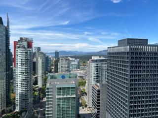 Million-Dollar 2BR Masterpiece Style and Sophistication - Vancouver - 3