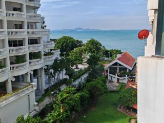 Beachfront Seaview Condo - 8