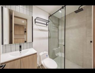 NEW Loft 38 mt in Laureles, AC, Internet, Jacuzzis, 1 Queen Bed & 1 sofabed - Medellín - 7