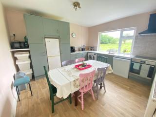 Beautiful Country Cottage - - 2