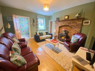 Beautiful Country Cottage - - 8