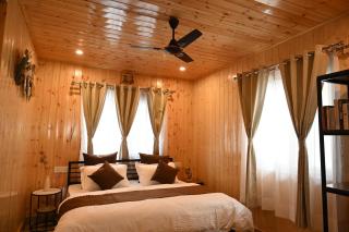 Nuri By The Hills Mountain Retreat with Jacuzzi - 4