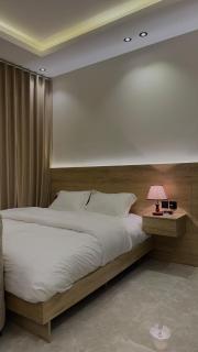 Studio with master bed and side seating - 9