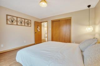 Luxurious waterfront cottage - Bowmanville - 5