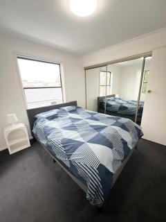 Queen Room in Two Story House with Swimming Pool - SW3 - Wentworthville - 9