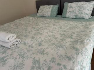 Spacious room close to tram - Edinburgh - 7