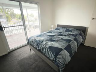 Queen Room with Private Balcony - SW4 - Wentworthville - 3