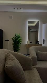 Studio with master bed and side seating - 7