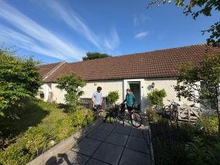 Charming 3 Bed Cottage for share , Private Room bookings , free parking , strong internet - Edimburgo - 8