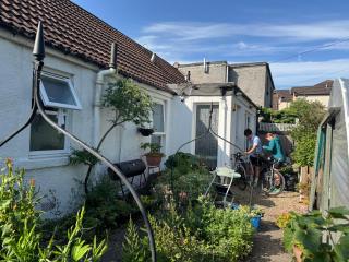Charming 3 Bed Cottage for share , Private Room bookings , free parking , strong internet - Edimburgo - 9