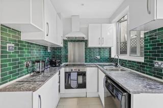 Comfy Stylish Home with Hot Tub near Tottenham Hotspurs Stadium - Londra - 5