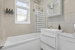 Comfy Stylish Home with Hot Tub near Tottenham Hotspurs Stadium - Londra - 1