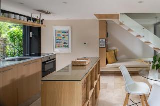 Willow - Glass Lake Retreat with Hot Tub for Two - South Cerney - 1
