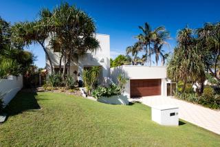 ULTIMATE NOOSA Six Bedroom Luxury with WATERSLIDE! - Sunrise Beach - 3