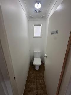 Cosy Queen Room with Balcony Access and Pool - SW6 - Wentworthville - 7