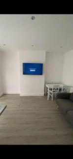 Spacious 3BR Home Family & Contractor Friendly - Thornton Heath - 9