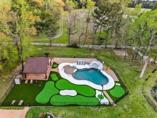 The LUX at West Event & Stay, Pool, Golf & Pickle - Magnolia - 9