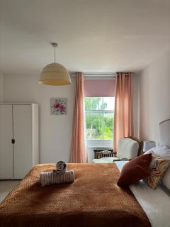 Marchwood House 4 bedroom sleeps 8 in the Village 10 mins walk to the beach - Bembridge - 9