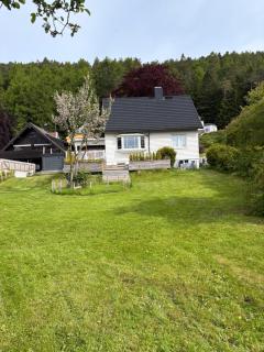 Entire home with pool and garden - Ålesund - 9