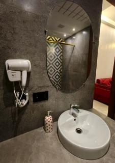 NOIDA Luxury Apartment - Booking Half Day or Night also available - 1