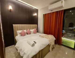 NOIDA Luxury Apartment - Booking Half Day or Night also available - 1
