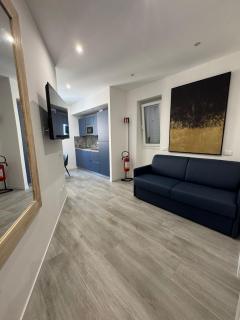 Rebecca's Apartments Sea View - Deluxe Family Accomodation - Anzio - 7