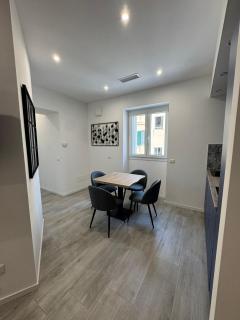 Rebecca's Apartments Sea View - Deluxe Family Accomodation - Anzio - 1
