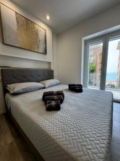 Rebecca's Apartments Sea View - Deluxe Family Accomodation - Anzio - 0