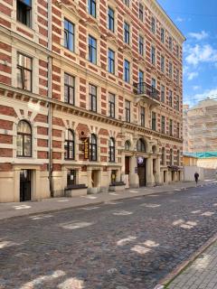 Charming Central Apartment with Rooftop View - Riga - 9