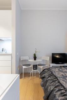 Charming Central Apartment with Rooftop View - 1