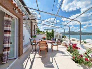 Luxurious Holiday Home in Arbanija with Jacuzzi - Trogir - 0
