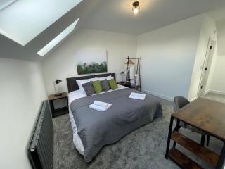 Brand New High Spec House with Parking & Wi-Fi By Home Away From Home - B - Newcastle under Lyme - 5
