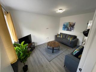 Brand New High Spec House with Parking & Wi-Fi By Home Away From Home - B - Newcastle under Lyme - 9